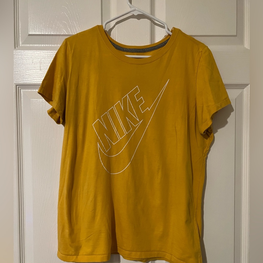 Women’s XXL Nike tee